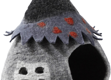 Einzigartige graue Feenhaus-Höhle für magische Momente im Garten