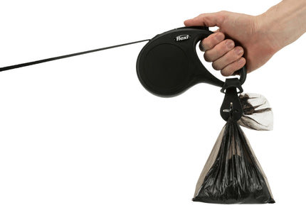 Praktische schwarze Hundekotbeutel-Halterung von Trixie für unterwegs