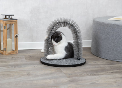 Katzengrauer Massage- und Fellpflegebogen von Trixie für glückliche Katzen