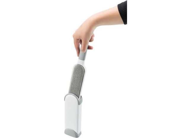 Fusselbürste mit Reinigungsstation in Weissgrau für saubere Kleidung