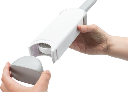 Fusselbürste mit Reinigungsstation in Weissgrau für saubere Kleidung