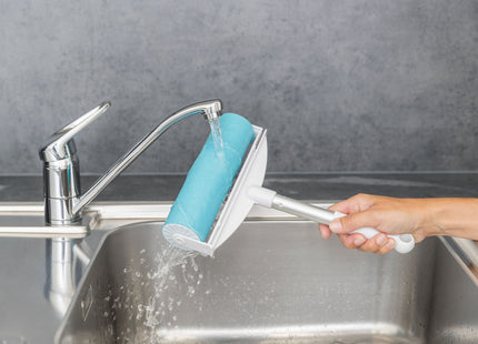 Entfernen Sie mühelos Tierhaare mit dem Trixie Fusselroller XXL in Weiss-Türkis