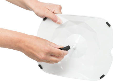 Trinkbrunnen für Katzen in Grau-Weiss mit polygonalem Design