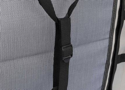 Bequeme Hundeliege in Beige und Schwarz für entspannte Ruhephasen