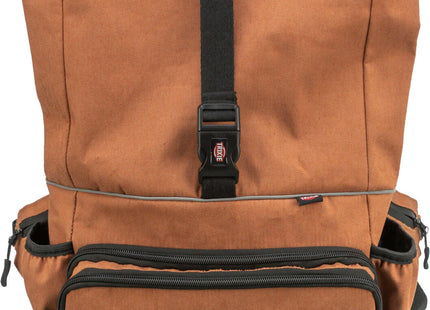 Rostfarbene Rolltop-Hüfttasche von Trixie - praktisch und stylisch unterwegs