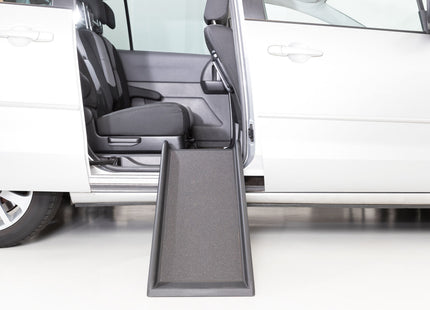 Schwarze Hunderampe von Trixie für einfaches Auf- und Absteigen